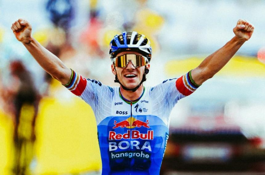 El festejo del ciclista belga tras cruzar primero la meta