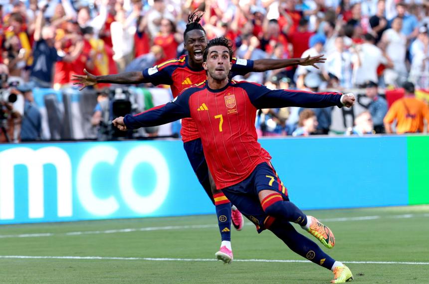 Torres celebra su gol al minuto del segundo tiempo suplementario