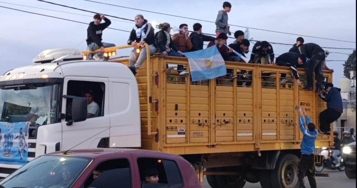 Los festejos por el triunfo de Argentina sobre Inglaterra desbordaron las calles