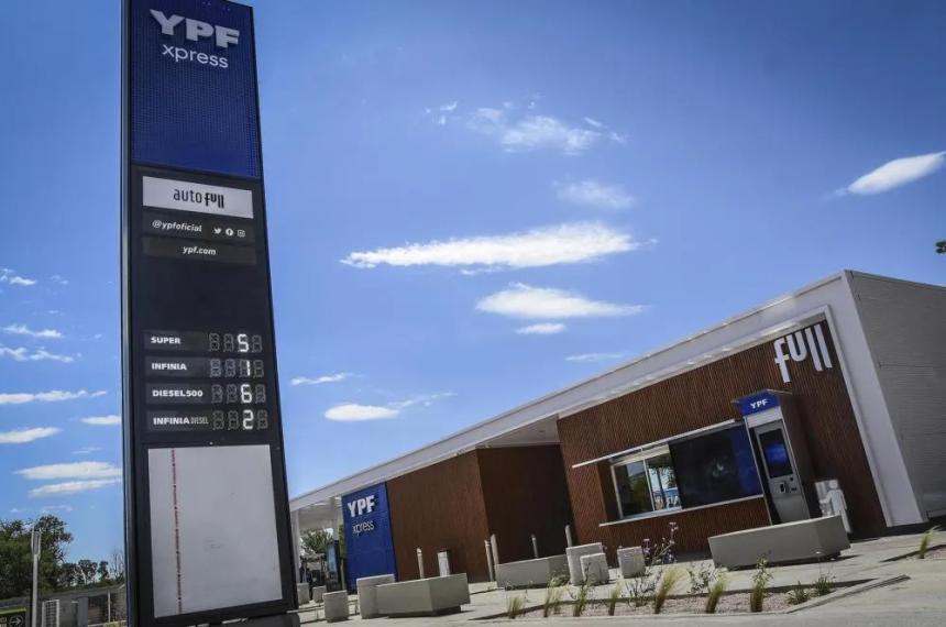 La YPF de la avenida Perón solo tiene un servicio Xpress el primero del país