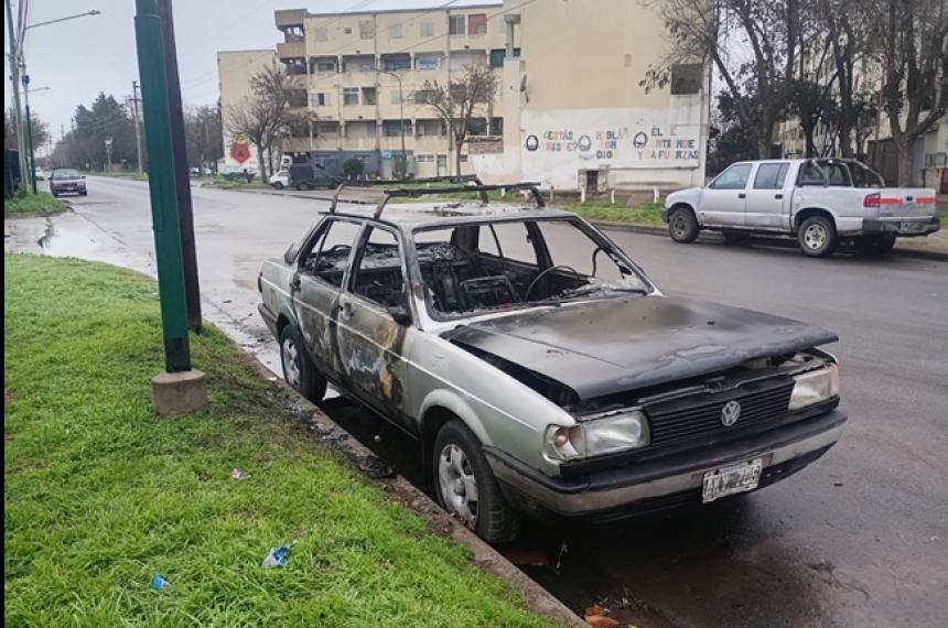 El auto estaba estacionado en la intersección de las calles 300 y 303
