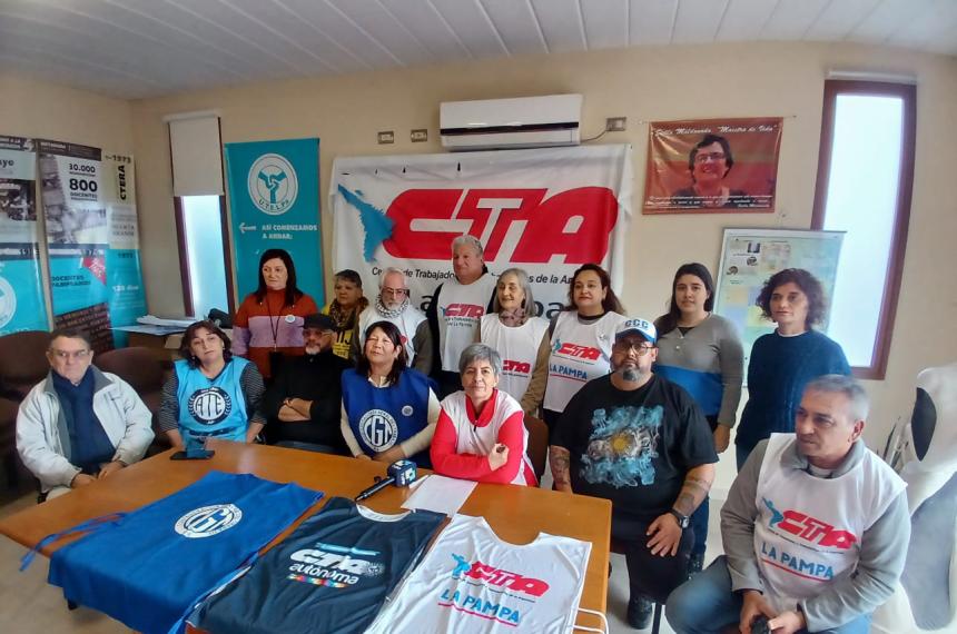 Dirigentes de las CTA la CGT y de CCC al anunciar el Plan de Lucha contra el Gobierno de Javier MIlei