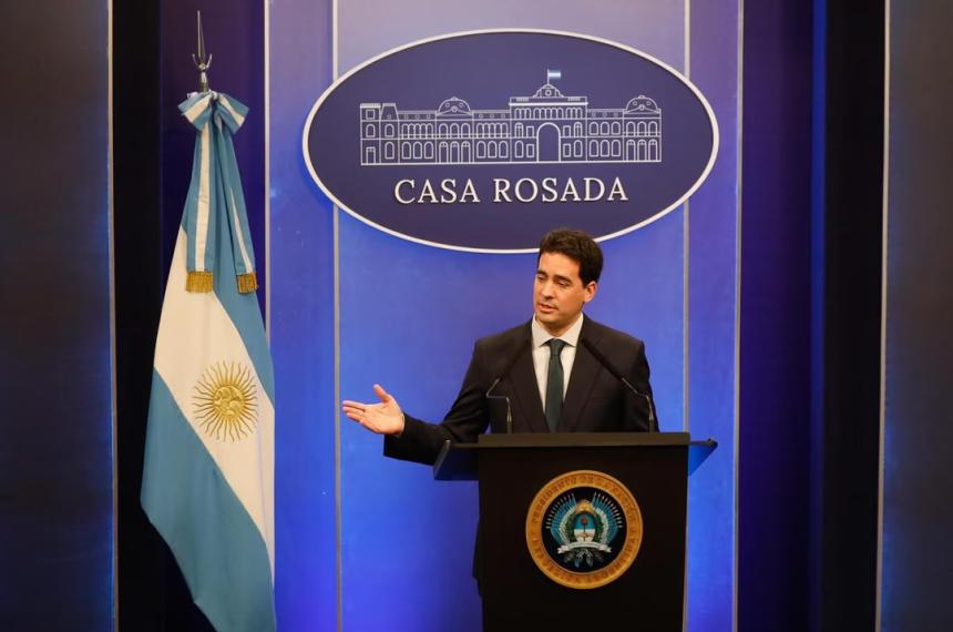 El vocero presidencial Adri�n Ravier en Casa Rosada