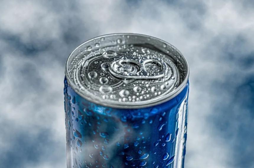 Las bebidas energéticas tienen una gran cantidad de cafeína y pueden producir alteraciones en el organismo