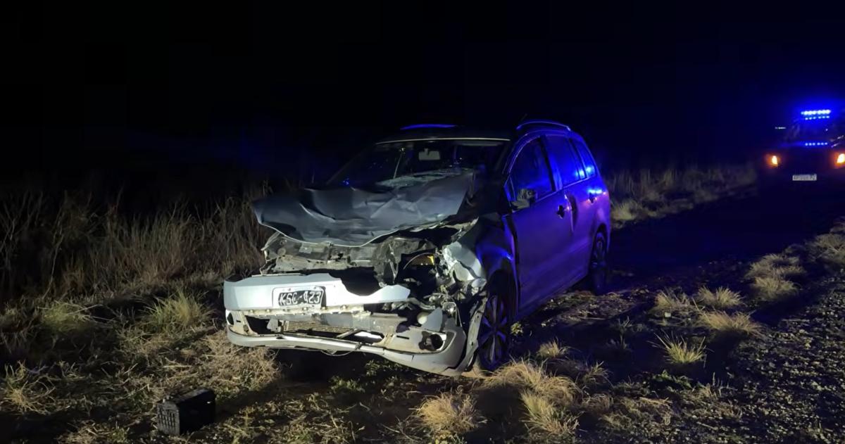 El estado en que quedó el auto evidencia la violencia del impacto
