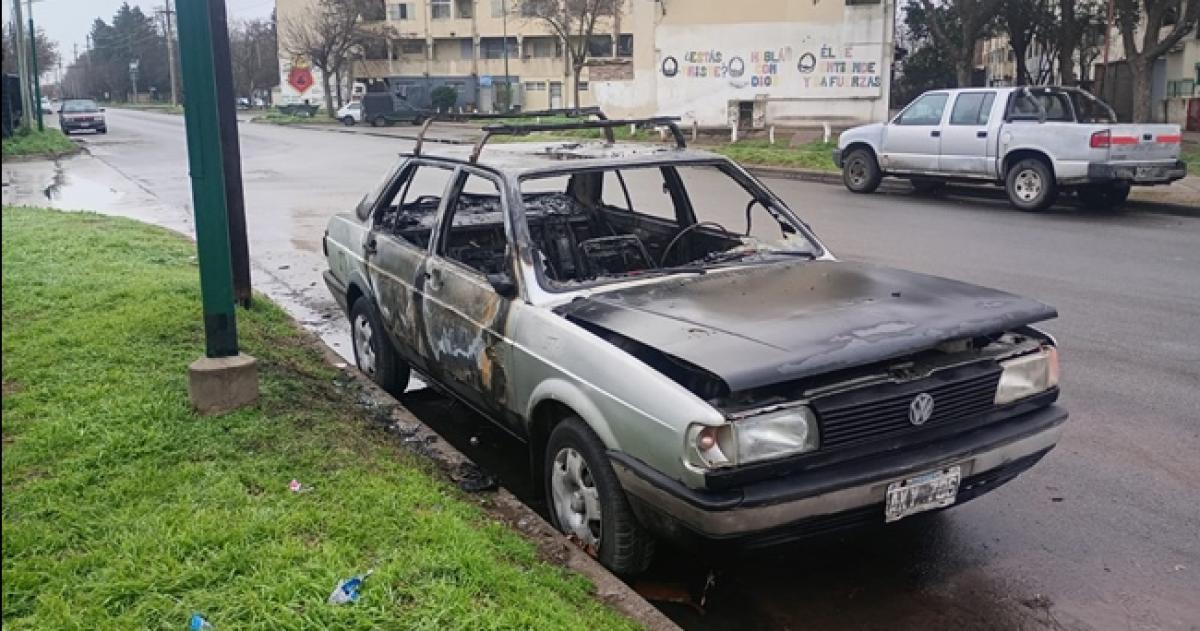 El auto estaba estacionado en la intersección de las calles 300 y 303