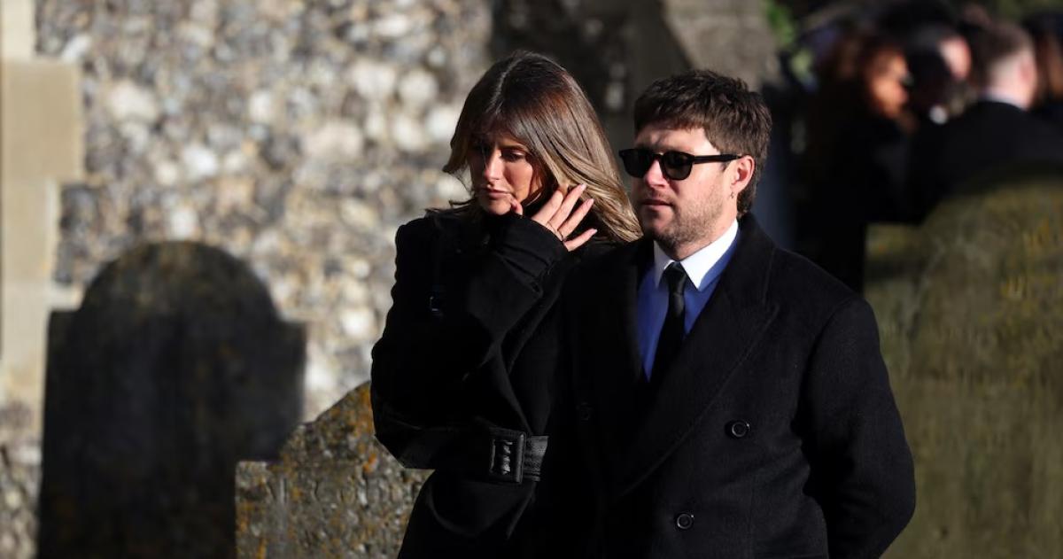 Niall Horan y su pareja Amelia Woolley en el funeral de Liam Payne