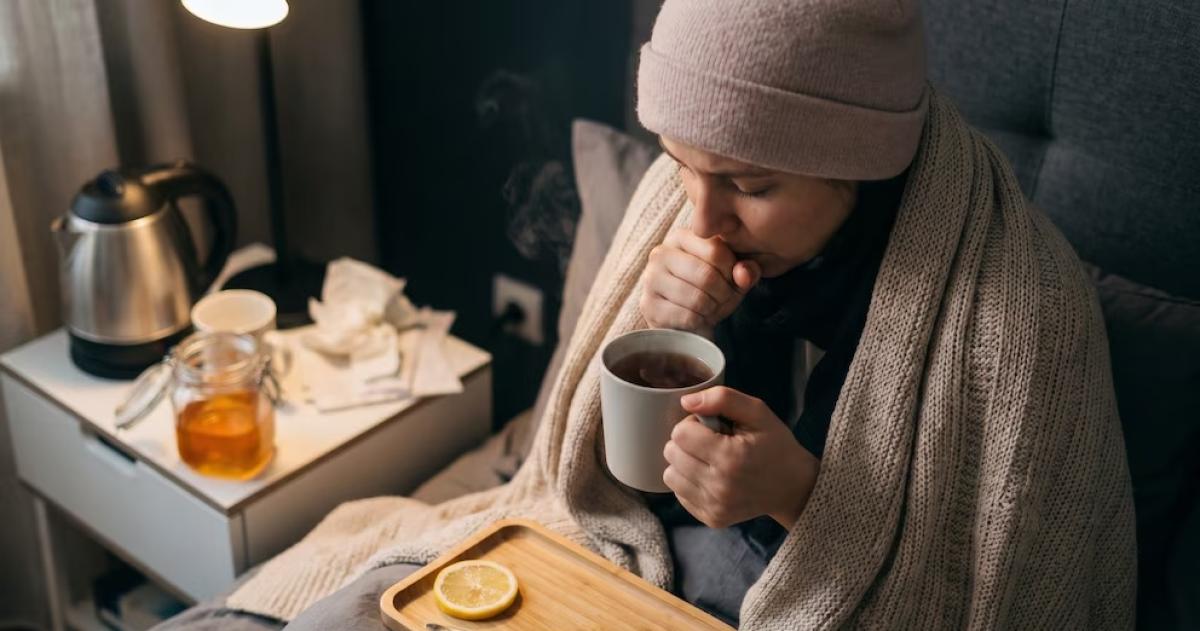 Las infusiones naturales ayudan a aliviar la tos y los resfríos porque favorecen la hidratación la eliminación de mucosidad y la reducción de la irritación de garganta