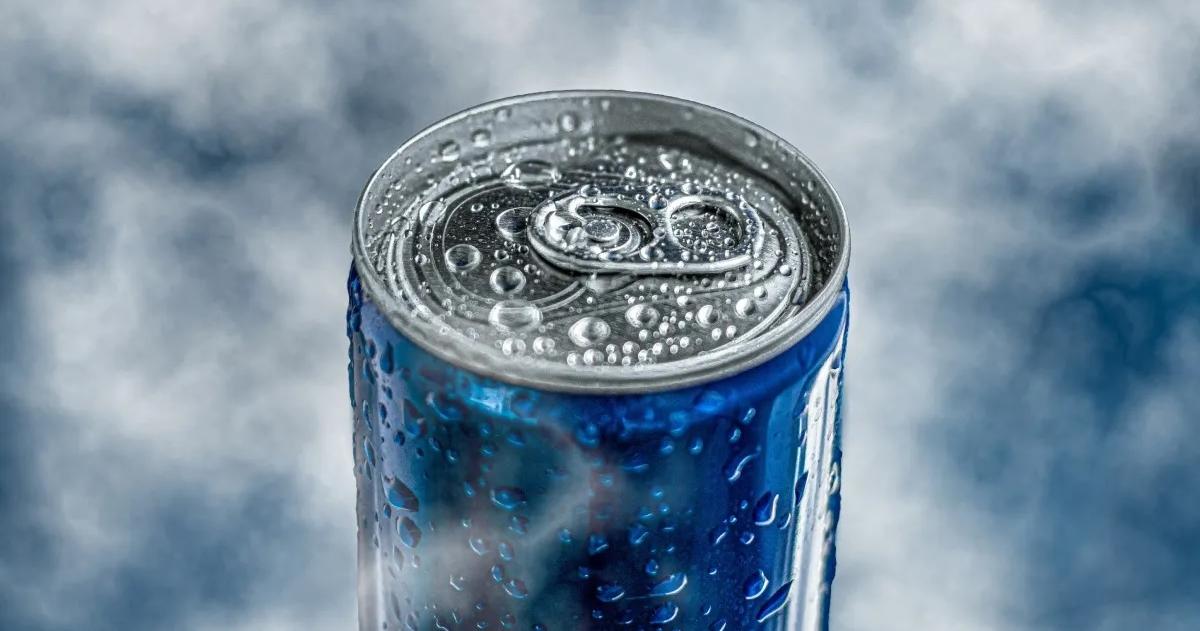 Las bebidas energéticas tienen una gran cantidad de cafeína y pueden producir alteraciones en el organismo
