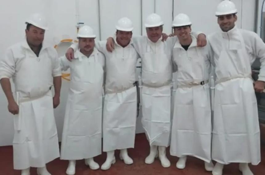 Un equipo compuesto por seis trabajadores locales se encuentra en pleno entrenamiento pr�ctico