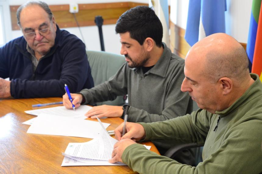 La firma del convenio por parte de las cooperativas