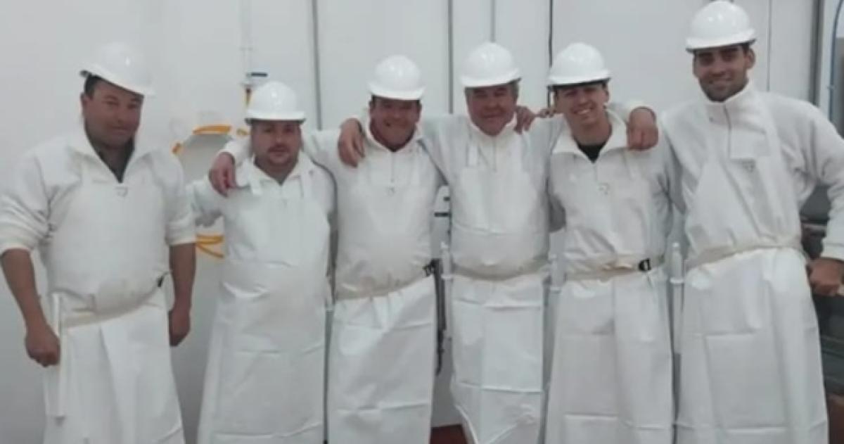 Un equipo compuesto por seis trabajadores locales se encuentra en pleno entrenamiento pr�ctico