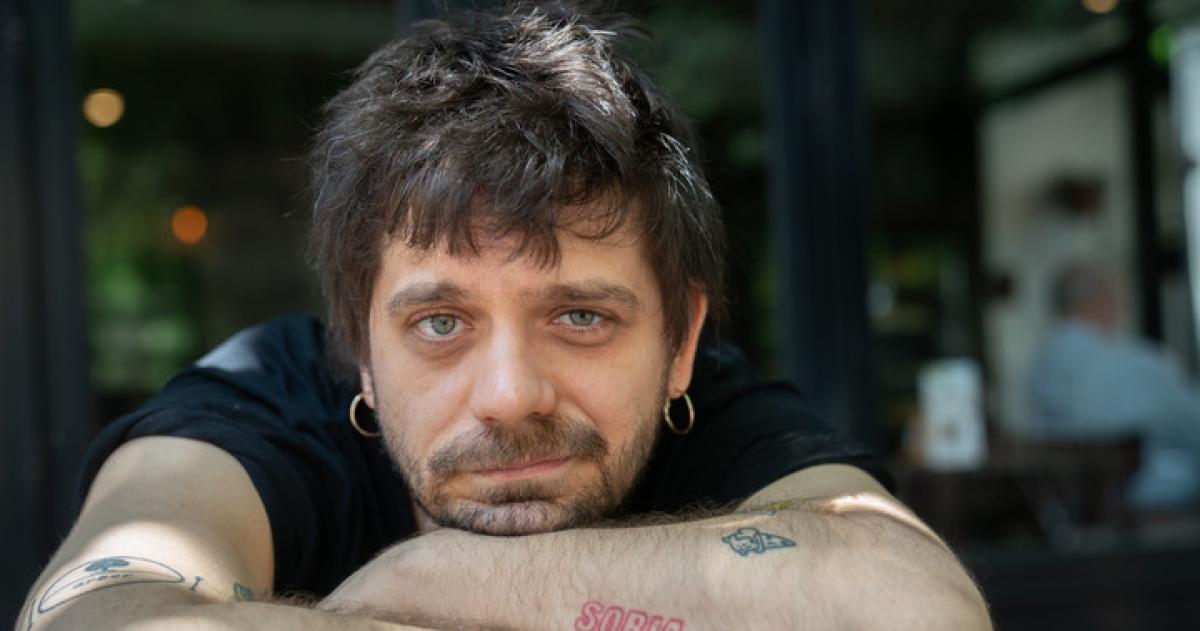 Roberto Chuit Roganovich es escritor docente universitario traductor y m�sico