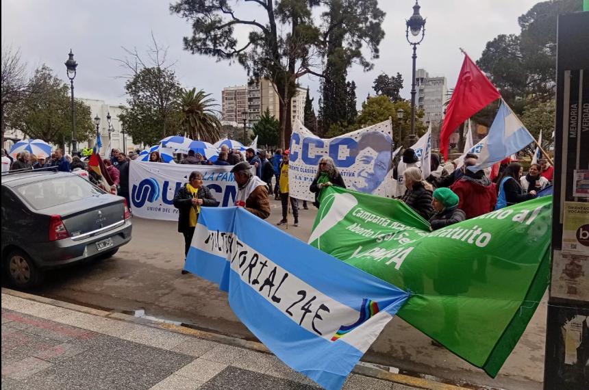 UPCN la CCC la Campaña por el Aborto y la Multisectorial 24F los sectores que participaron de la marcha contra el Gobierno nacional