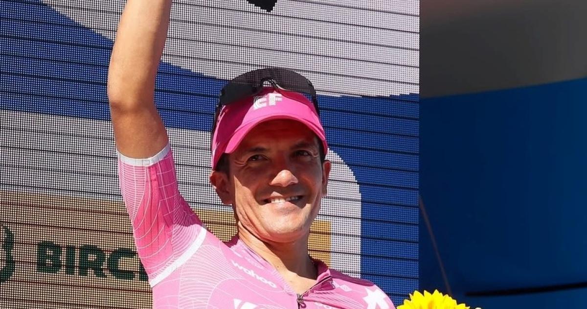 El ecuatoriano ascendió al décimo lugar de la general del Tour de France