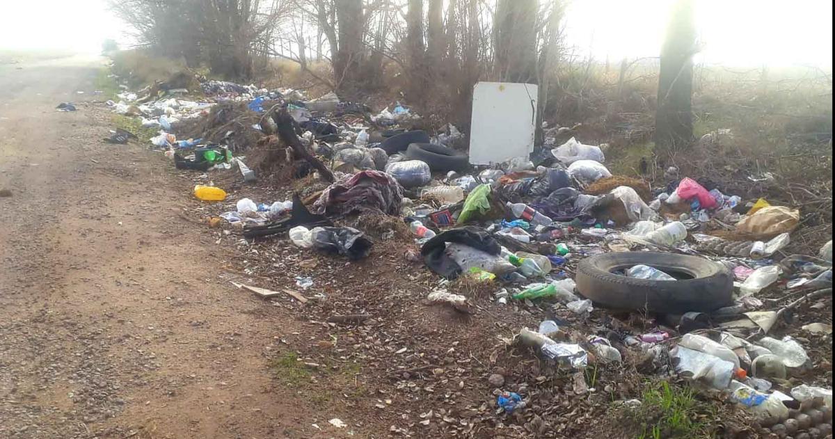 Los minibasurales en caminos vecinales un problema que se repite