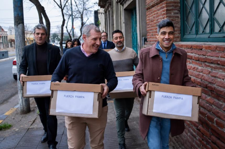 La mesa constitutiva est� integrada por Manuel Feito Gustavo Pérez César Ortiz y Pablo Ferrero