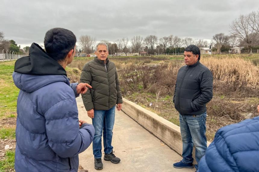 Funes sigue de recorrida por los barrios y propone soluciones para las inundaciones