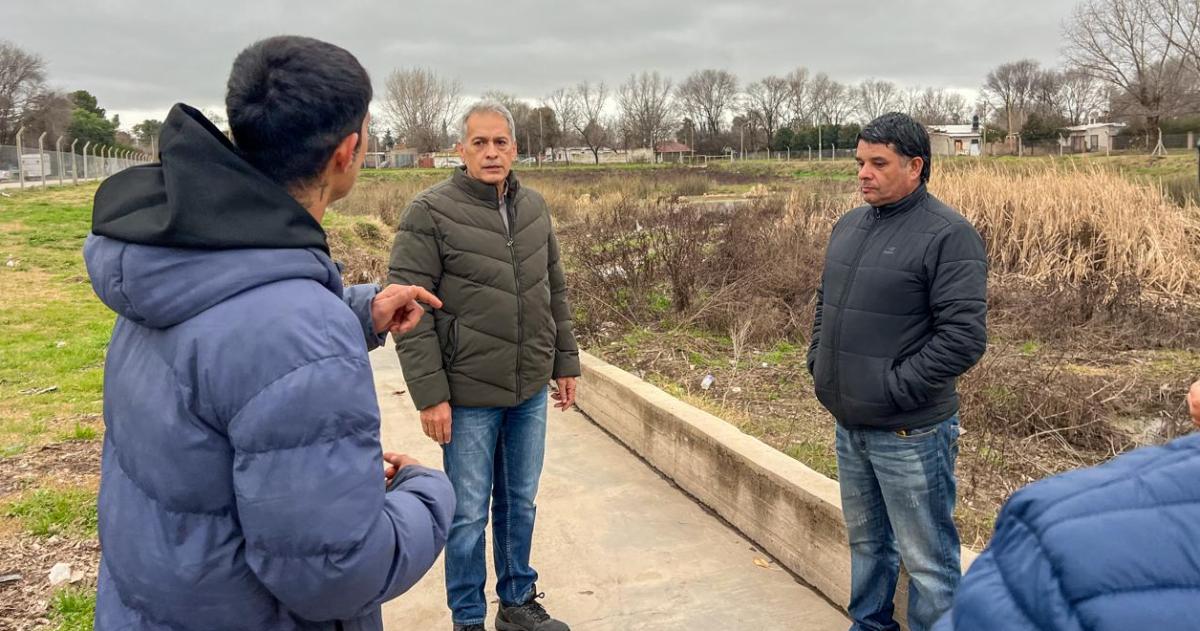 Funes sigue de recorrida por los barrios y propone soluciones para las inundaciones