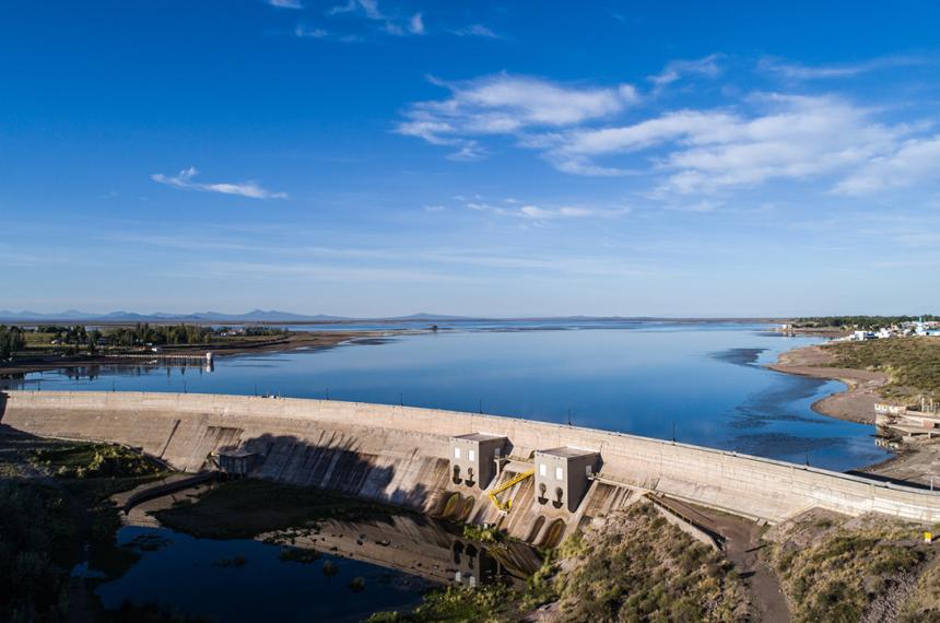 El complejo Los Nihuiles sobre el río Atuel