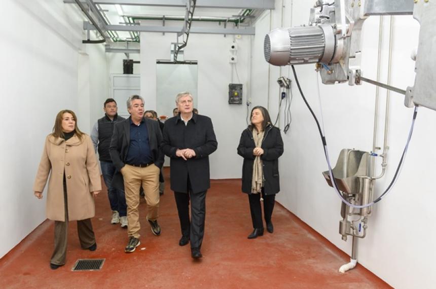 El gobernador recorrió la planta junto al propietario y autoridades
