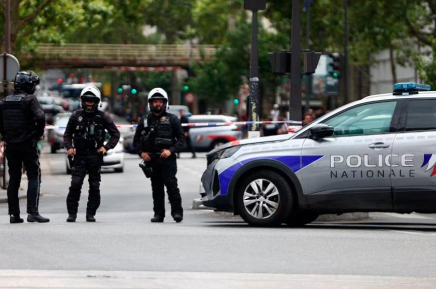 La Policía francesa mantiene bajo custodia la vivienda de Orange donde fueron hallados los restos de cinco recién nacidos mientras avanza una investigación judicial por un presunto homicidio