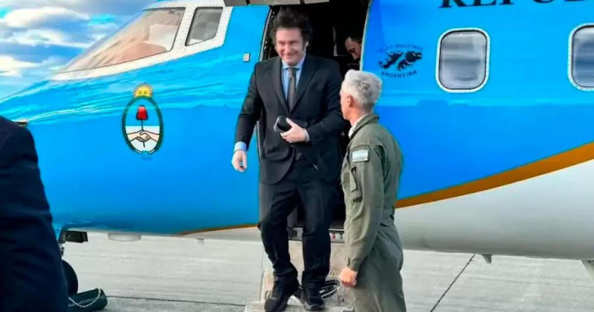 Javier Milei llegó a Lima para participar de la asunción presidencial de Keiko Fujimori mantener una reunión bilateral y participar de actividades oficiales junto a líderes de América Latina