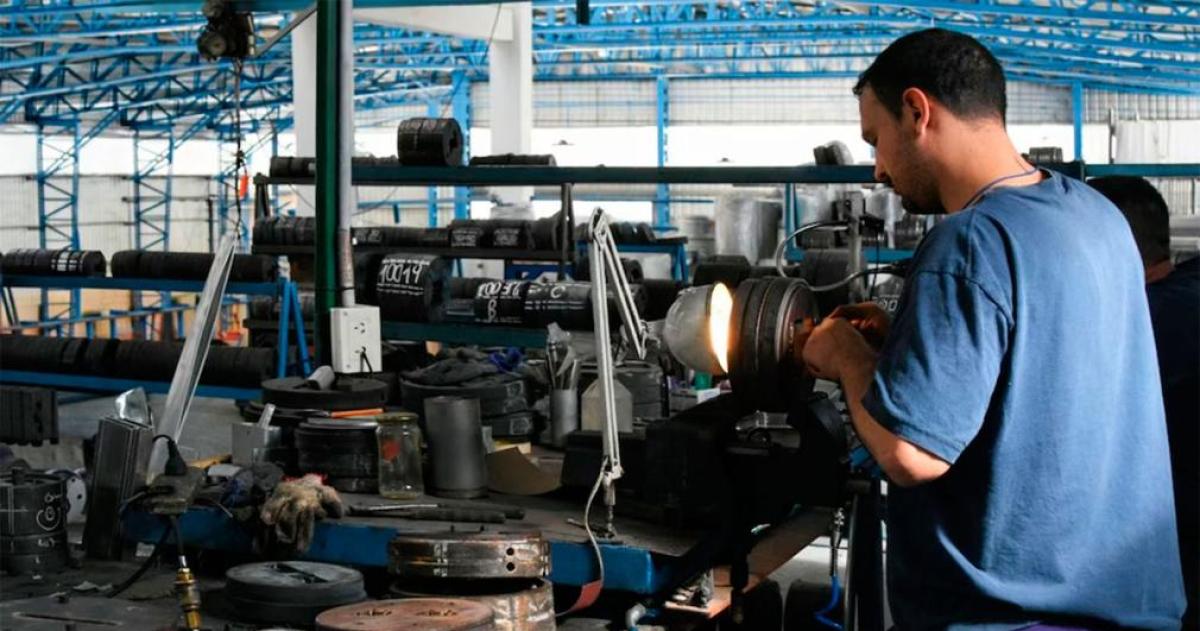 La actividad industrial volvió a mostrar un desempeño dispar en junio- mientras algunos sectores comenzaron a recuperarse la construcción los textiles y la maquinaria contin�an registrando fuertes caídas