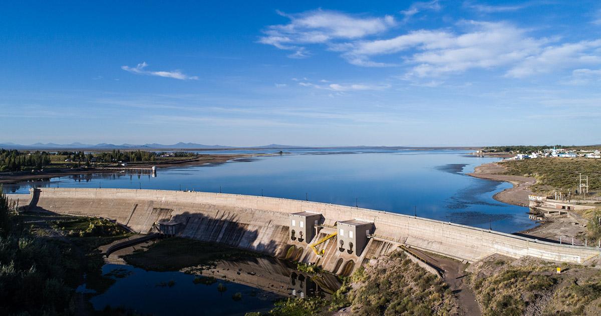 El complejo Los Nihuiles sobre el río Atuel