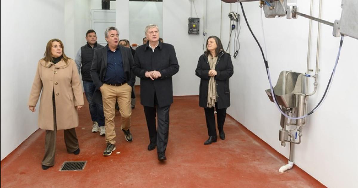 El gobernador recorrió la planta junto al propietario y autoridades