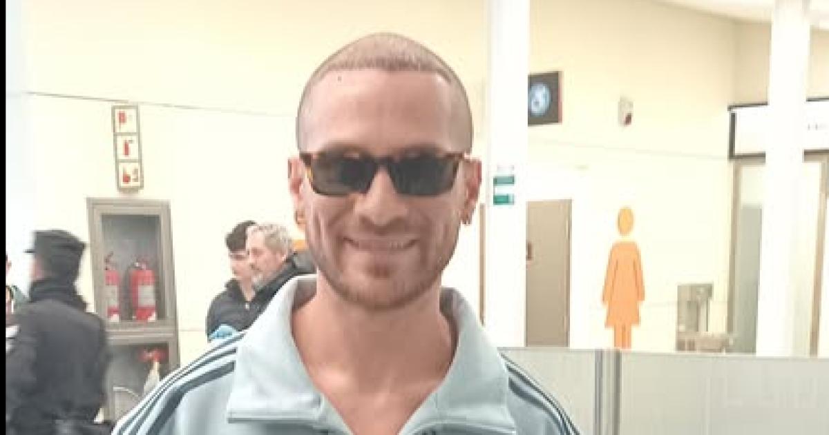 Alexis Mac Allister en el aeropuerto de Santa Rosa este martes