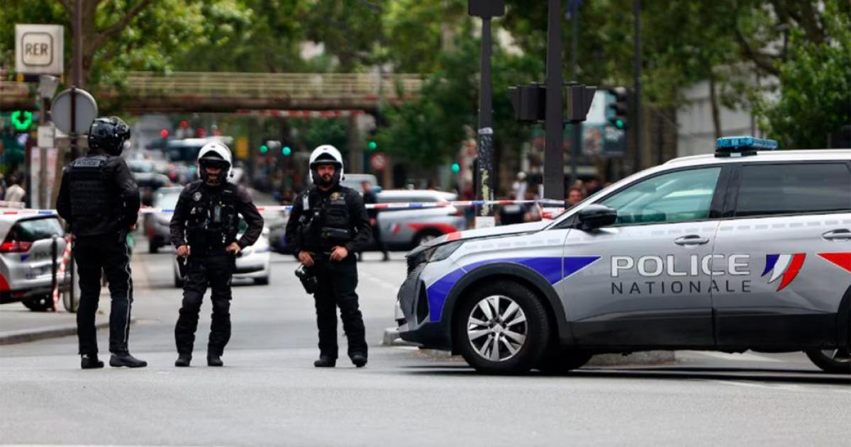 La Policía francesa mantiene bajo custodia la vivienda de Orange donde fueron hallados los restos de cinco recién nacidos mientras avanza una investigación judicial por un presunto homicidio