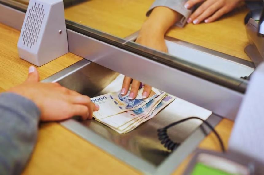 Las tasas de los préstamos personales y el financiamiento con tarjeta de crédito se mantienen por encima del 80-en-porciento- nominal anual