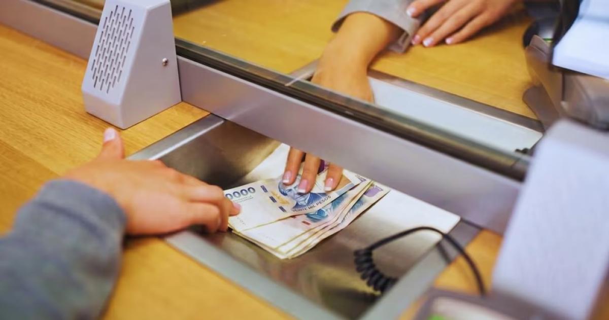Las tasas de los préstamos personales y el financiamiento con tarjeta de crédito se mantienen por encima del 80-en-porciento- nominal anual