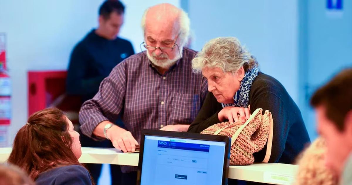 Sobre un universo de m�s de 9 millones de personas en edad de jubilarse varones mayores de 65 años y mujeres mayores de 60 el 446-en-porciento- mantiene actualmente saldos de financiamiento activos