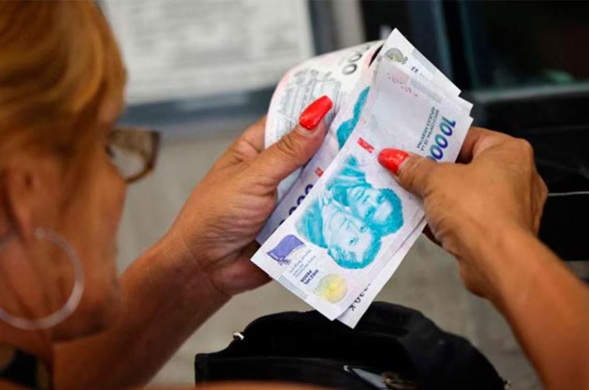 El bono extraordinario de hasta 70000 ser� abonado junto a los haberes de agosto y beneficiar� a jubilados pensionados y titulares de prestaciones administradas por ANSES