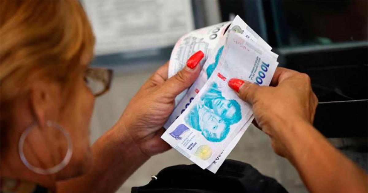 El bono extraordinario de hasta 70000 ser� abonado junto a los haberes de agosto y beneficiar� a jubilados pensionados y titulares de prestaciones administradas por ANSES