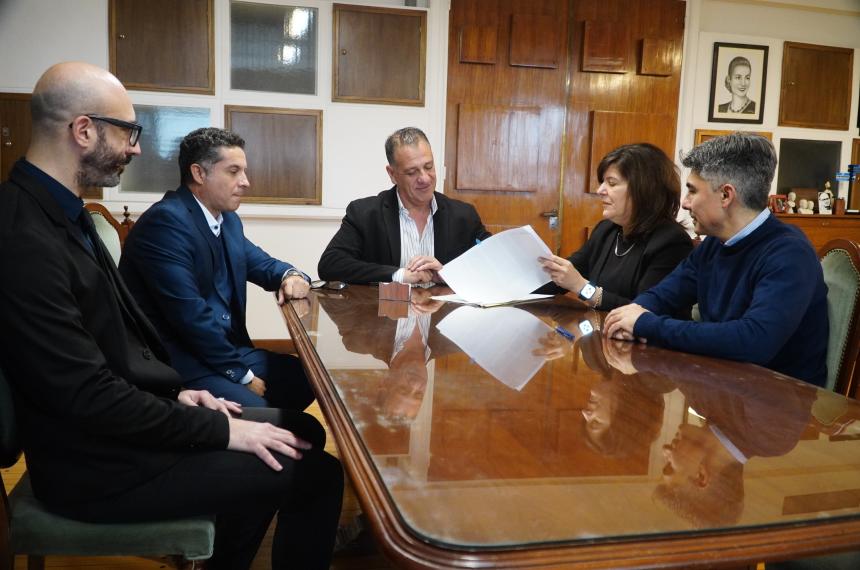 Autoridades del Ejecutivo y de la FIA firmaron el convenio