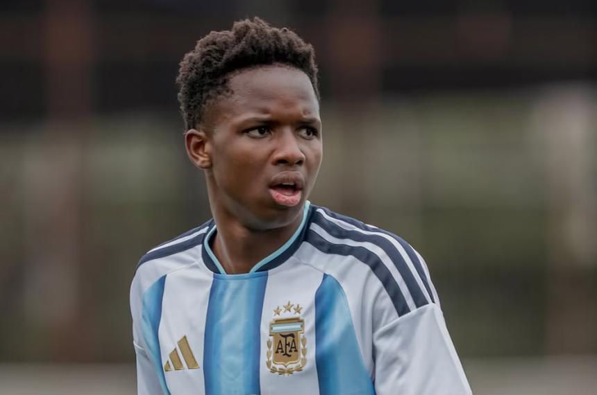 Ramos de la cantera de Vélez debutó ante Ecuadior en un amistoso