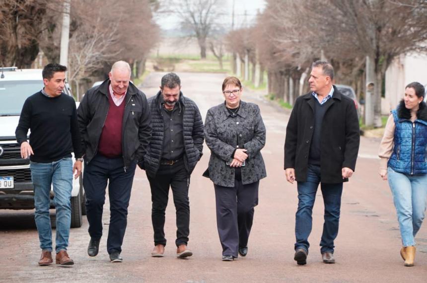 Fern�ndez e Intronati en la recorrida junto al intendente de Rolón