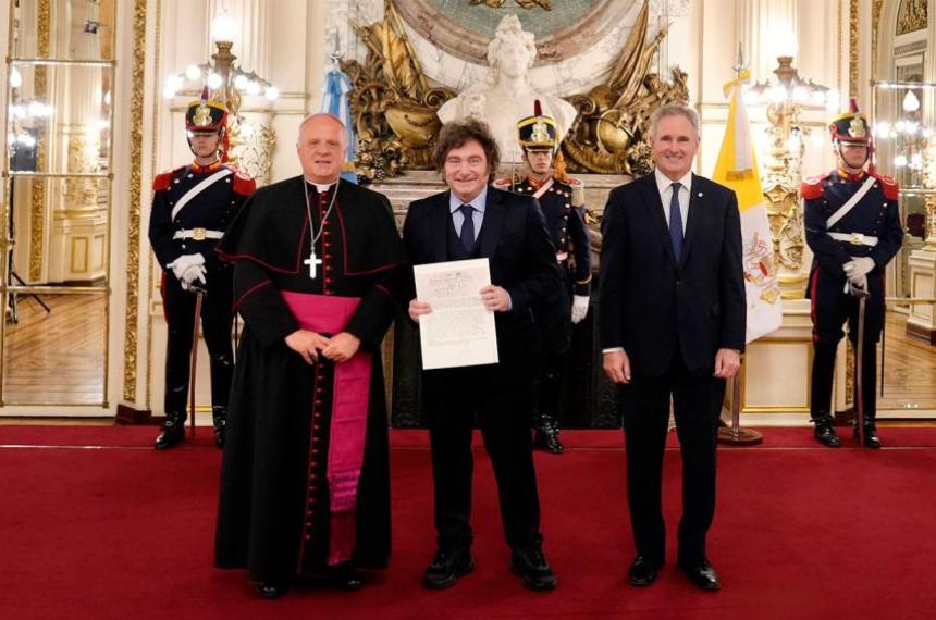 Javier Milei recibió al nuevo nuncio apostólico del Vaticano en la Casa Rosada en una jornada marcada por el avance de las gestiones para una futura visita del papa León XIV a la Argentina