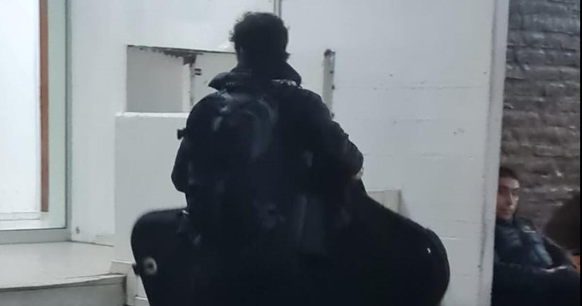 El bolso en el que llevaba la bicicleta estaba permitido pero los choferes no lo dejaron subir