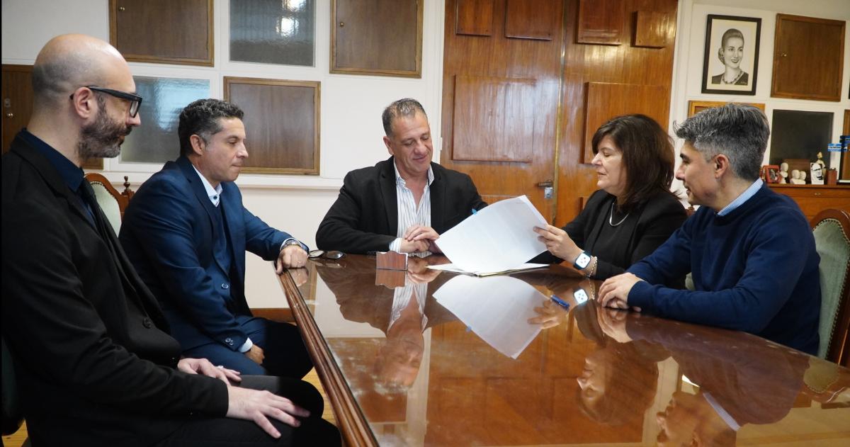 Autoridades del Ejecutivo y de la FIA firmaron el convenio
