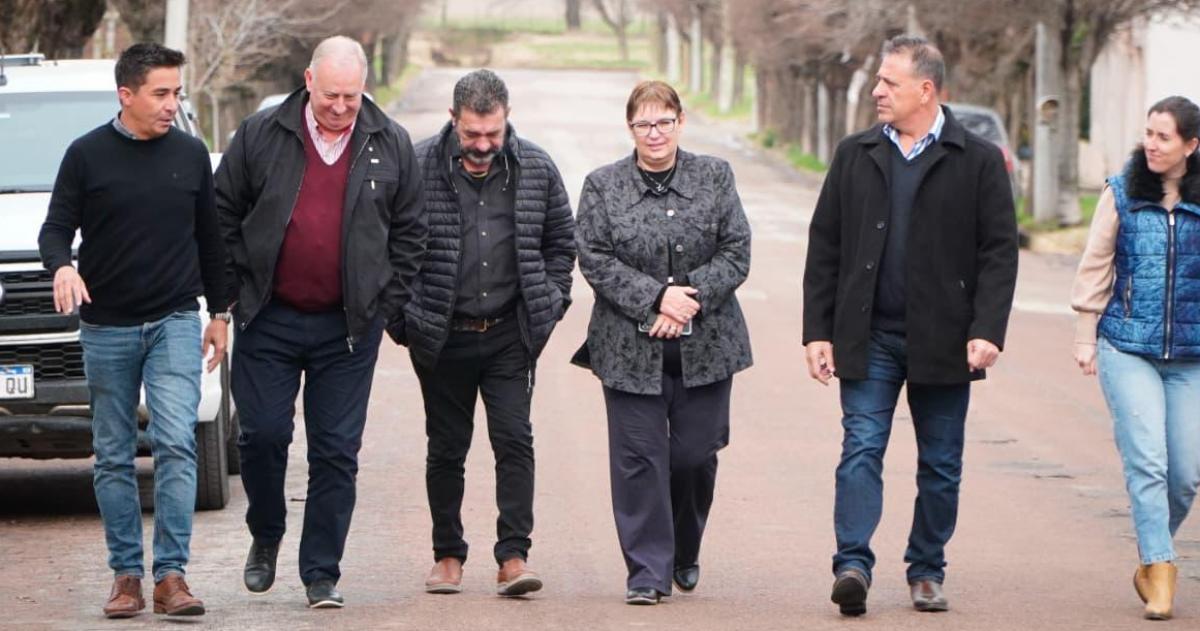 Fern�ndez e Intronati en la recorrida junto al intendente de Rolón