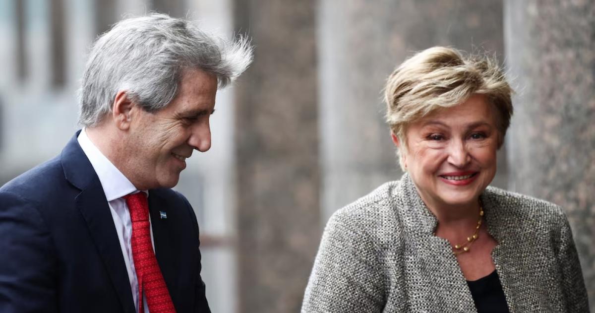 La titular del FMI Kristalina Georgieva con el ministro de Economía Luis Caputo al lado definió bajar la mora ampliar el mercado de capitales y avanzar en infraestructura como prioridades para reactivar la economía