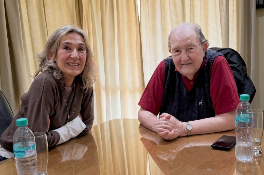 La vice Mayoral junto al exgobernador Carlos Verna