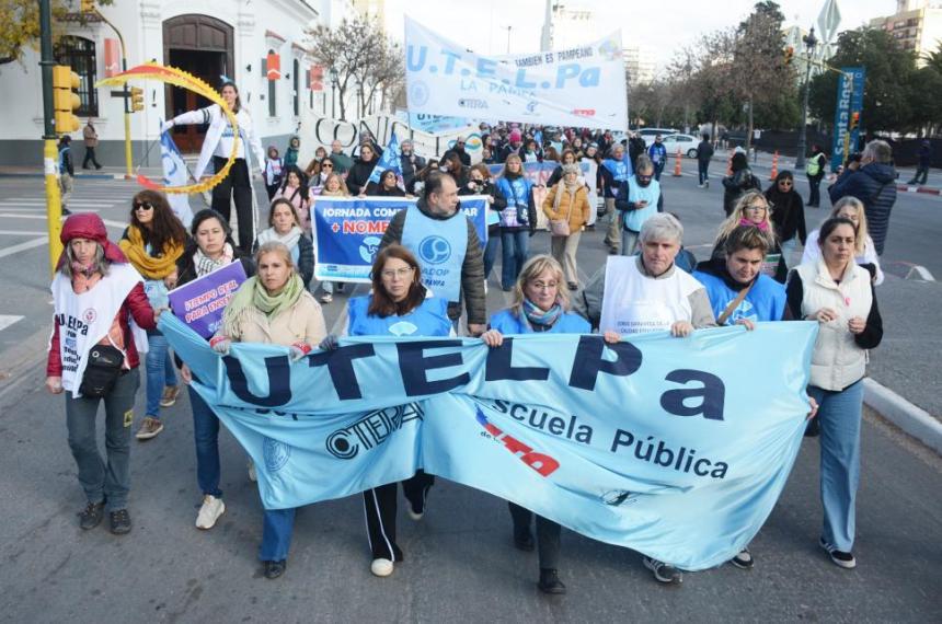 Los gremios docentes van a la huelga en reclamo de paritarias subas salariales y la restitución del FONID