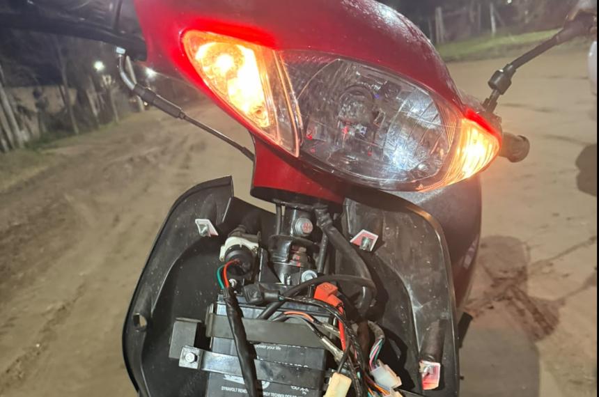 La moto terminó con varios daños