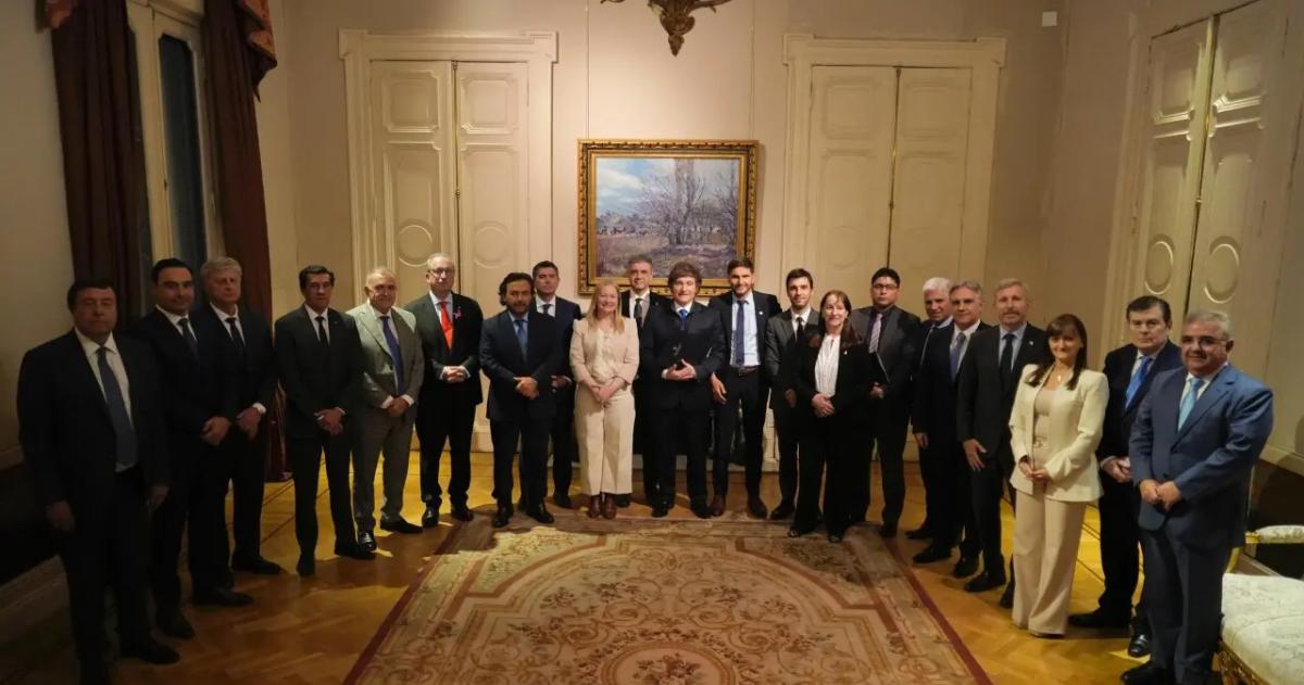 Milei con algunos de los gobernadores en la Casa Rosada