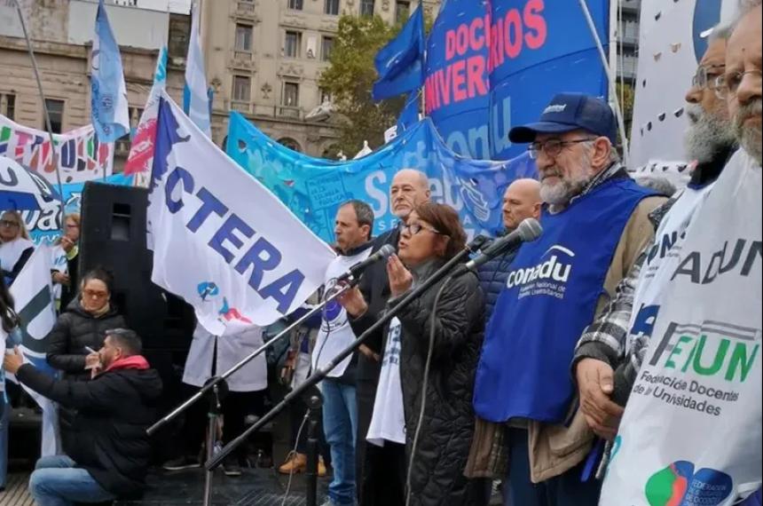 Los gremios docentes van a la huelga en reclamo de paritarias subas salariales y la restitución del FONID